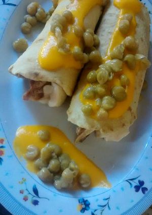 Una foto de Burritos de pollo jamón y queso