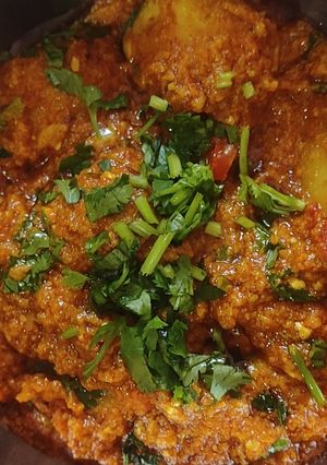 દમ આલુ (Dum Aloo Recipe In Gujarati) રેસીપી મુખ્ય ફોટો