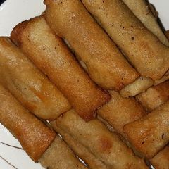 A picture of Spring rolls.