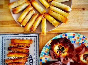Foto principal de Aperitivos con filo: Rollitos de queso y sardinitas, Cestas Caprese & Cigarritos de sobrasada y miel