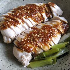A picture of Pan-steamed Chicken Brest with Sweet Garlic Sesame Sauce.