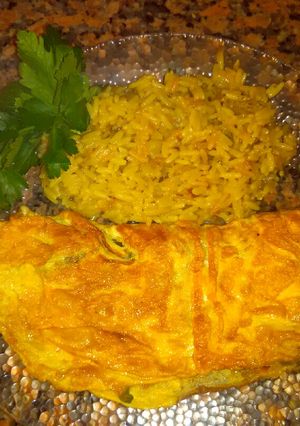 Una foto de Arroz español y omelette de verduras