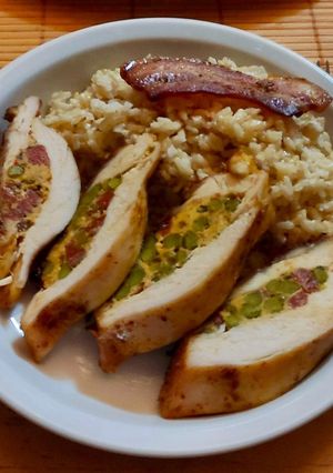 Töltött csirkemell párolt barnarizzsel kétféle töltelékkel recept fotója