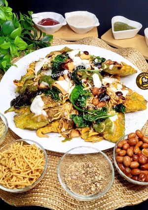 A picture of Palak Patta Chaat(Spinach Leaves Chaat).