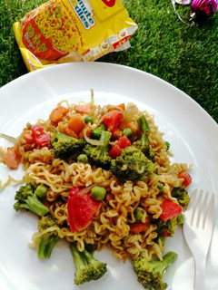 ভেজিটৈবল ম্যাগি (Vegetable Maggi recipe in Bengali) রেসিপির প্রধান ছবি