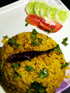 गुजराती काठियावाडी मसाला खिचडी (masala khichadi recipe in marathi) रेसिपी चे मुख्य फोटो