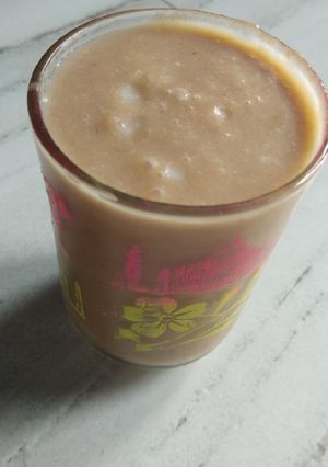 A picture of Chickoo shake.