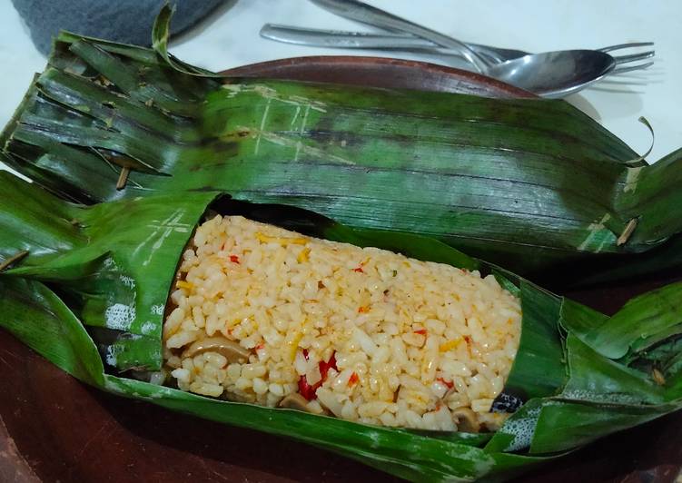 Masakan Unik Nasi Bakar Jamur Teri Enak dan Sehat