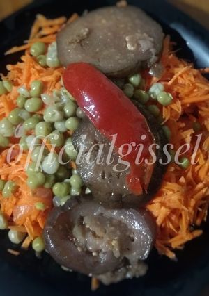 Una foto de Ensalada fresca con berenjenas al escabeche