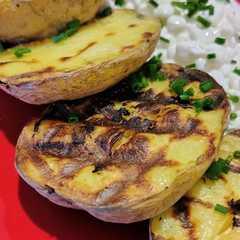 ,,Grillowane ziemniaki z serkiem wiejskim i szczypiorkiem,,-レシピのメイン写真