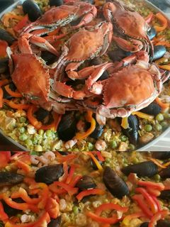 Una foto de Paella española