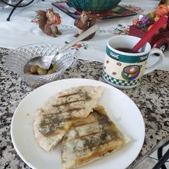 Manakish thyme. مناقيش زعتر A picture of Manakish thyme. مناقيش زعتر.