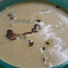 A picture of Roasted Cheesy Cauliflower Soup.