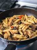 Pasta con pollo y vegetales salteado 💜