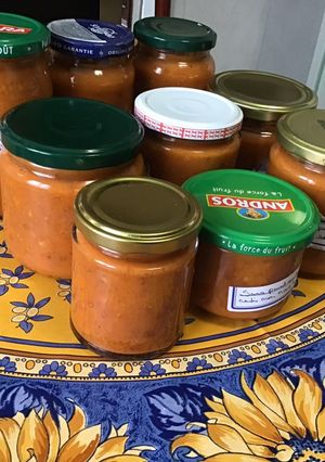 Une photo de Sauces aux trois piments, coriandre et radis noir