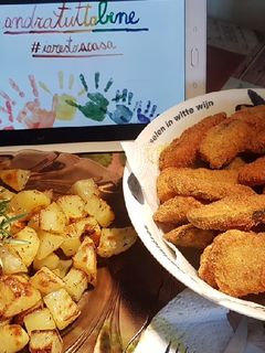 Parmezános rántott cukkini, toszkán rozmaringos sült krumplival recept fotója