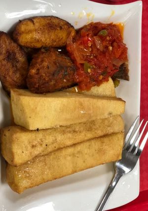 A picture of Fried yam and plantain with pepper sauce.