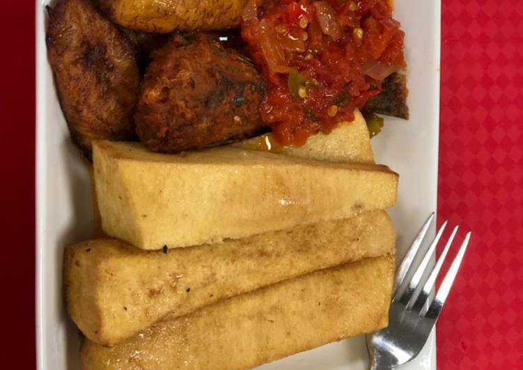 Recipe of Speedy Fried yam and plantain with pepper sauce | Easy Recipe For Kids
