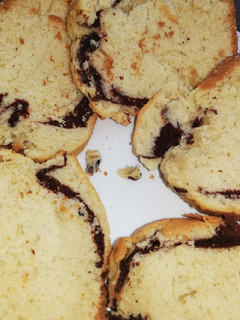 A picture of Vanilla and cocoa cake.