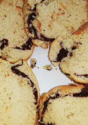 A picture of Vanilla and cocoa cake.
