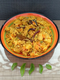 ખારી ભાત (Khari Bhat Recipe In Gujarati) રેસીપી મુખ્ય ફોટો