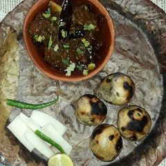 A picture of Handi mutton in desi style.