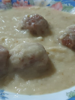 Una foto de Crema de puerros con albóndigas