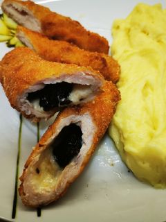 Aszalt szilvával töltött csirkemell recept fotója