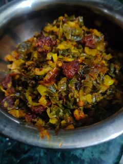 हरा प्याज़ और मूंग दाल की बड़ी (hara pyaz aur moong dal ki vadi recipe in Hindi) रेसिपी मुख्य फोटो
