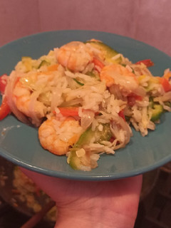Una foto de Arroz con verduras y camarones al wok
