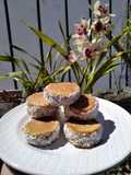 Alfajores veganos con dulce de dátiles y coco rallado :)