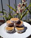 Alfajores veganos con dulce de dátiles y coco rallado :)