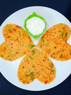 બેસન પુડલા (Besan Pudla Recipe In Gujarati) રેસીપી મુખ્ય ફોટો