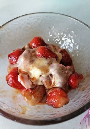 A picture of Strawberries with Pepper.
