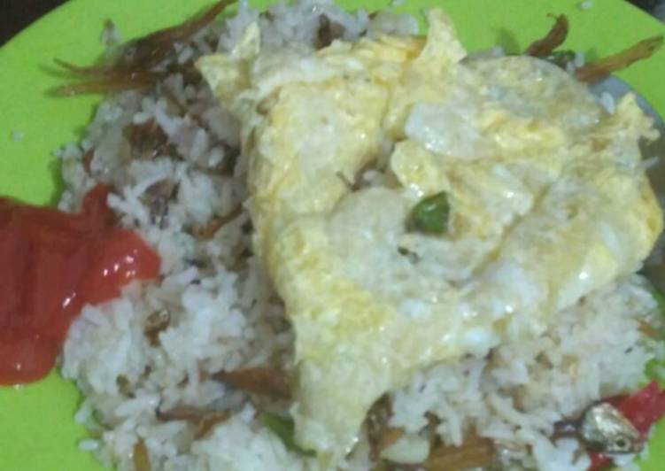 Resep Nasi Goreng Rawit Ikan Teri oleh Sarah Christina M 