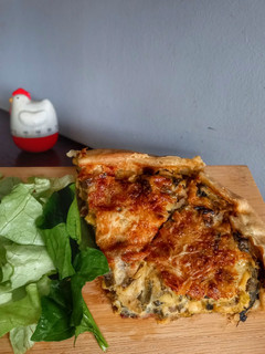 Una foto de Tarta de pollo, puerro y champi 💯🤤