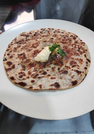 A picture of Mooli parath.