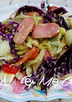 Hình của món Salad thập cẩm trộn sốt mè rang.