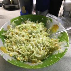 A picture of Salad with cabbage.
