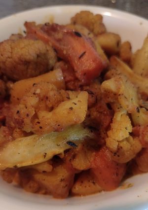 ফুলকপি গাজর ভাজা fulkopi gajar bhaja recipe in Bengali রেসিপির প্রধান ছবি