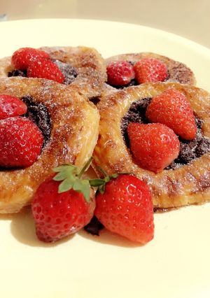Foto resep Strawberry Nutella Tartlets, simple & coklatnyaa..yummy!!