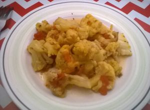 Una foto de Coliflor con tomate,cúrcuma y hierbas provenzales (olla de cocción lenta-slow cooker-CrockPot).