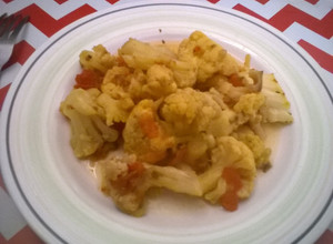 Una foto de Coliflor con tomate,cúrcuma y hierbas provenzales (olla de cocción lenta-slow cooker-CrockPot).