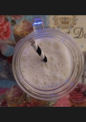 Φωτογραφία της συνταγής Βασική συνταγή milkshake με 2 υλικά: παγωτό & γάλα - με ή χωρίς μπλέντερ ✨και tips για παραλλαγές✨