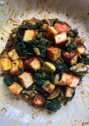 A picture of Saag Paneer.