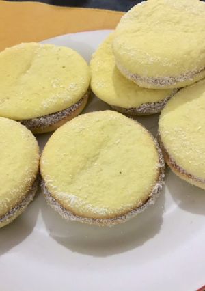Una foto de Alfajores de maicena😋