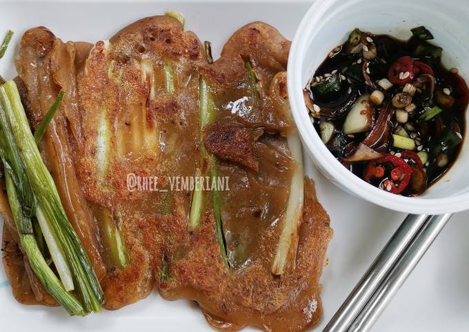 Green Onion Pancake
(Pajeon 파전)