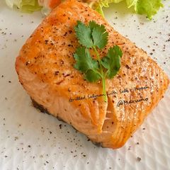 A picture of Grilled Salmon with Salt & Pepper.