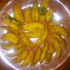 A picture of Potato wedges.