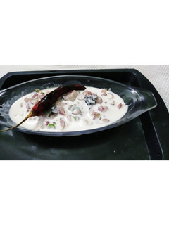 வெங்காய தேங்காய் பால் ஊறுகாய் (VEngaya Paal Urugaai Recipe in Tamil) செய்முறை முக்கிய புகைப்படம்
